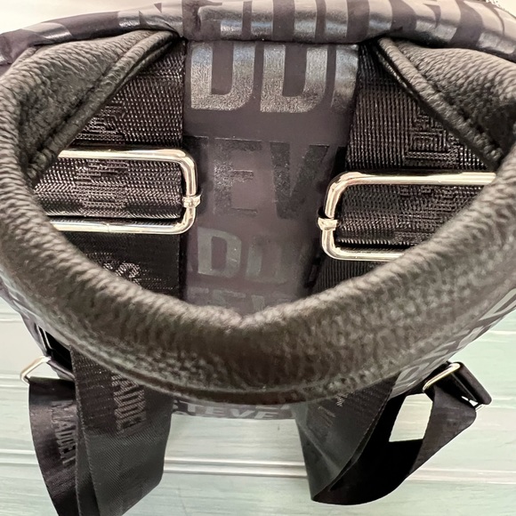 Steve Madden Signature Backpack New Without Tags - Picture 5 of 11